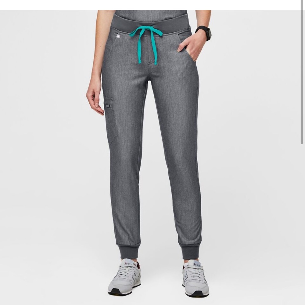 Zamora grey scrub jogger! Medium!